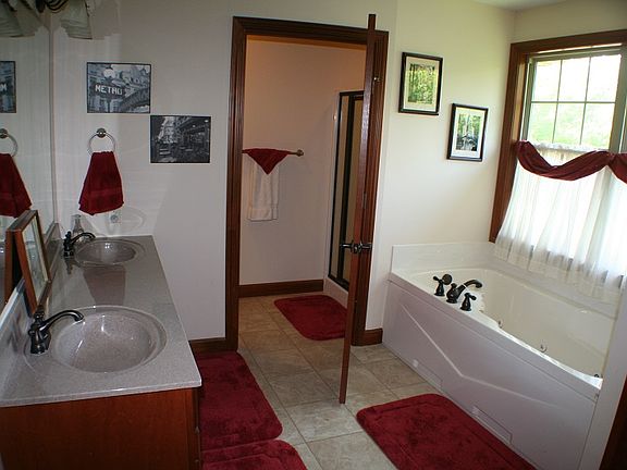 2nd image of 556 Glenmonte Dr