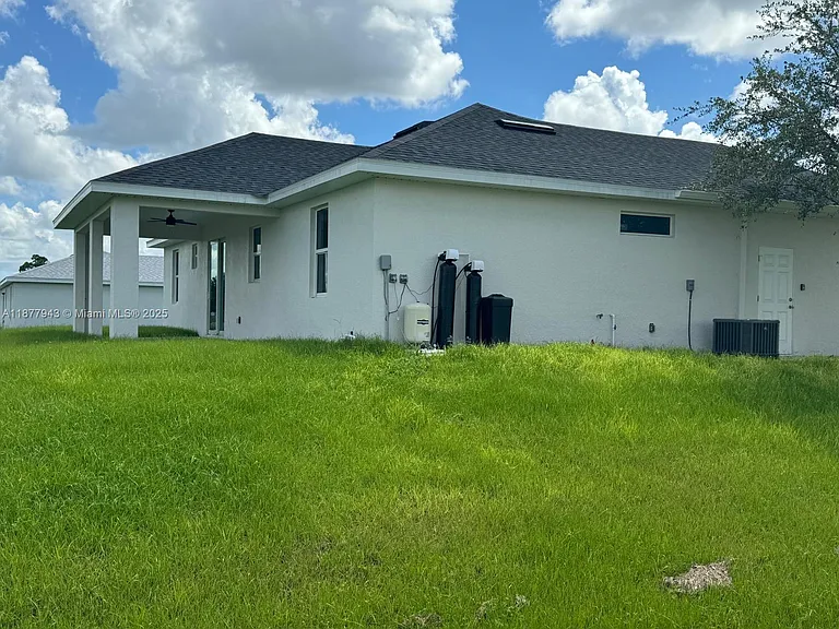 2044 Crawford Ave N — Photo 10