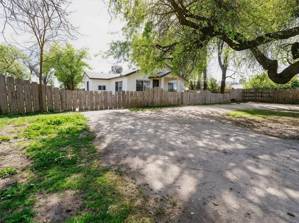 1360 E Fir Street, Lindsay, CA 93247