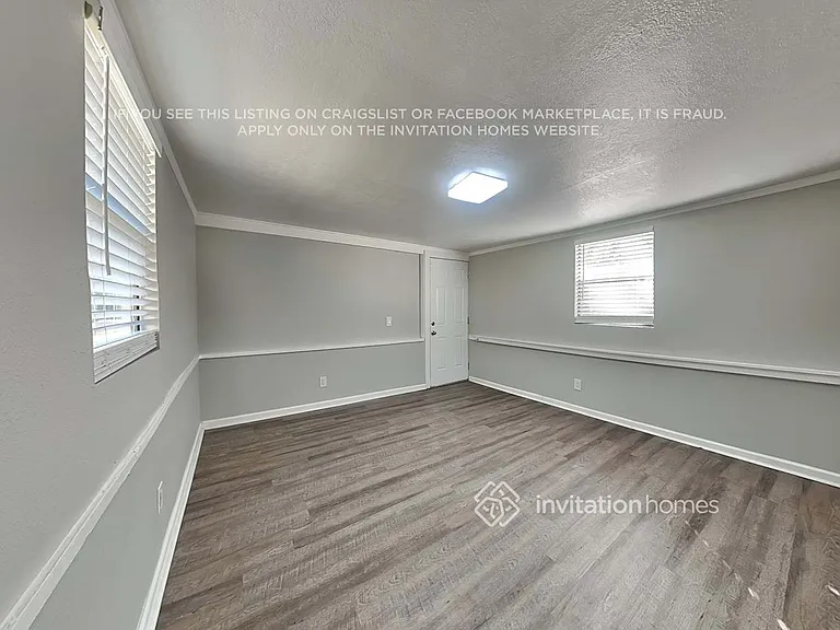 2334 Auburn St S — Photo 4