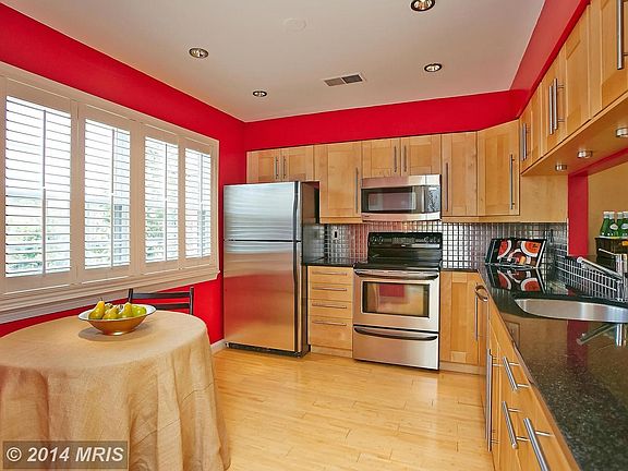 4th image of 959 S Scott St #900