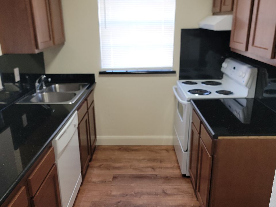 1st image of 914 Phlox Ave