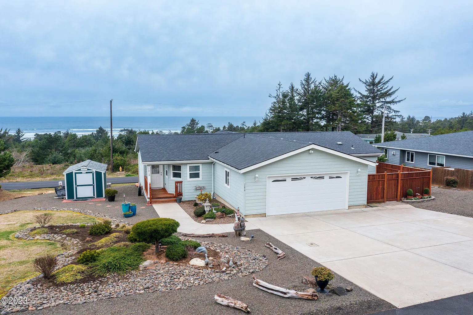 1818 NW Cedar Crest Pl photo 1