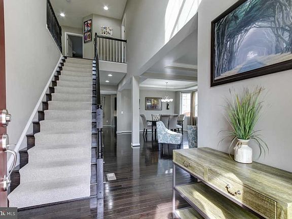 5th image of 27 Iris Ln