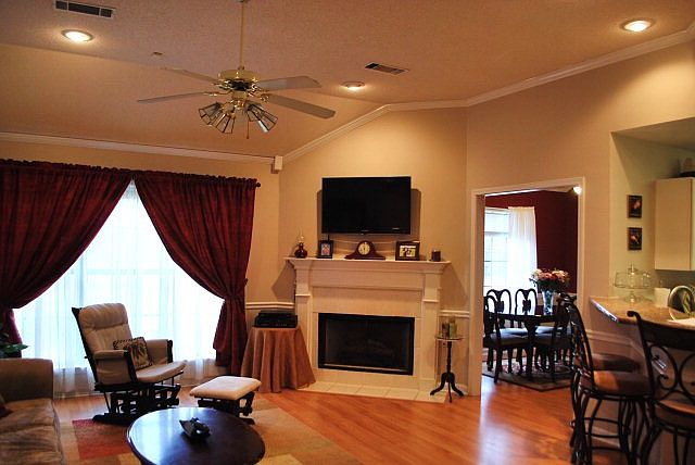 Living room (tanl wall color)