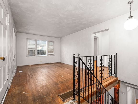 3rd image of 68 Brookside Dr