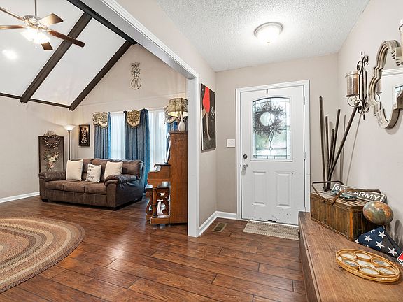 4th image of 177 E Regent Dr