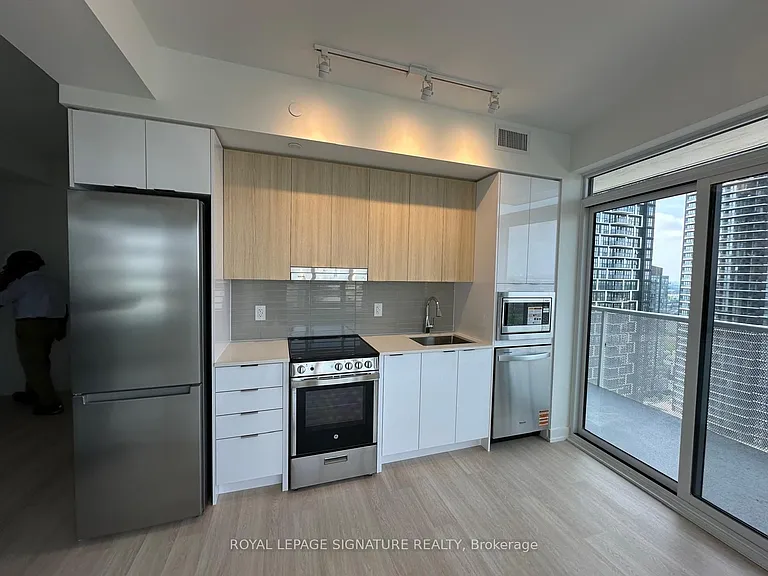 5105 Hurontario St #2208 — Photo 8