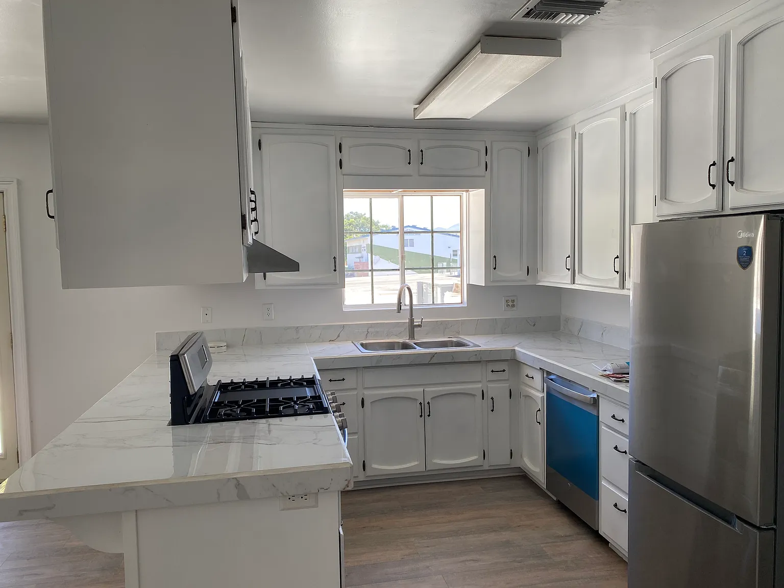 2 bed, 1140 sqft, $3,300 — Photo 3