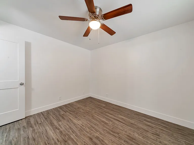 1001 W Flint St — Photo 16