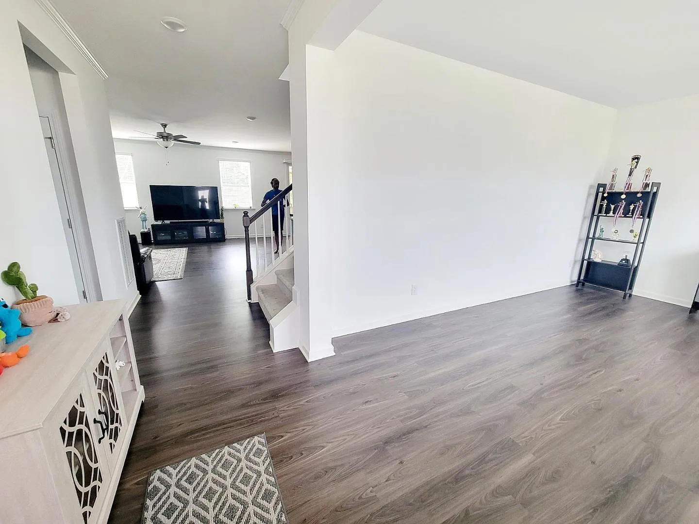 5 bed, 3.5 bath, 2921 sqft, $2,500 — Photo 2