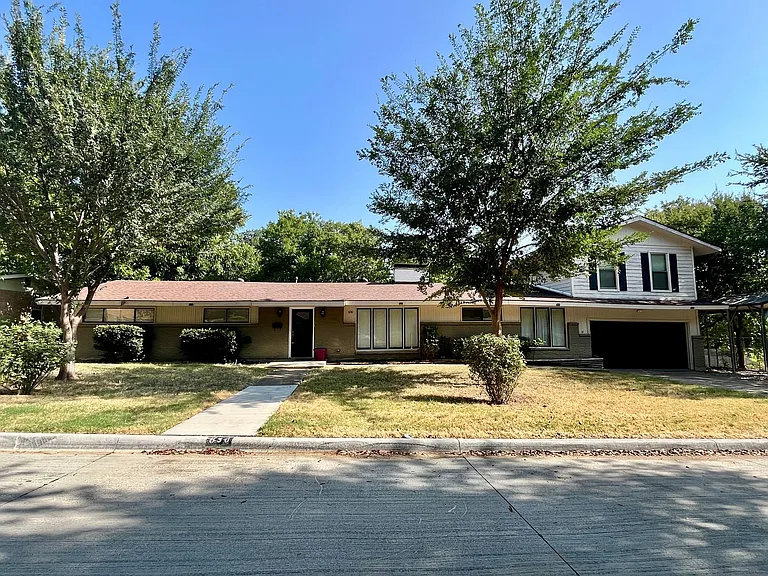 830 Blackburn St — Photo 1