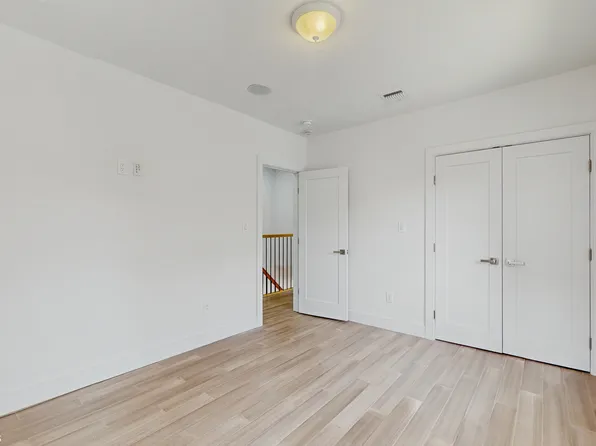 3912 Lyme Avenue image 14 of 23