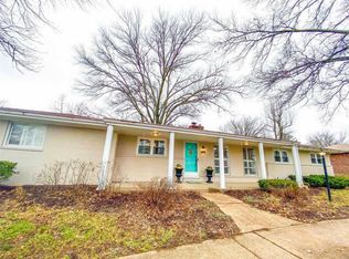 1121 Bopp Rd, Saint Louis, MO 63131