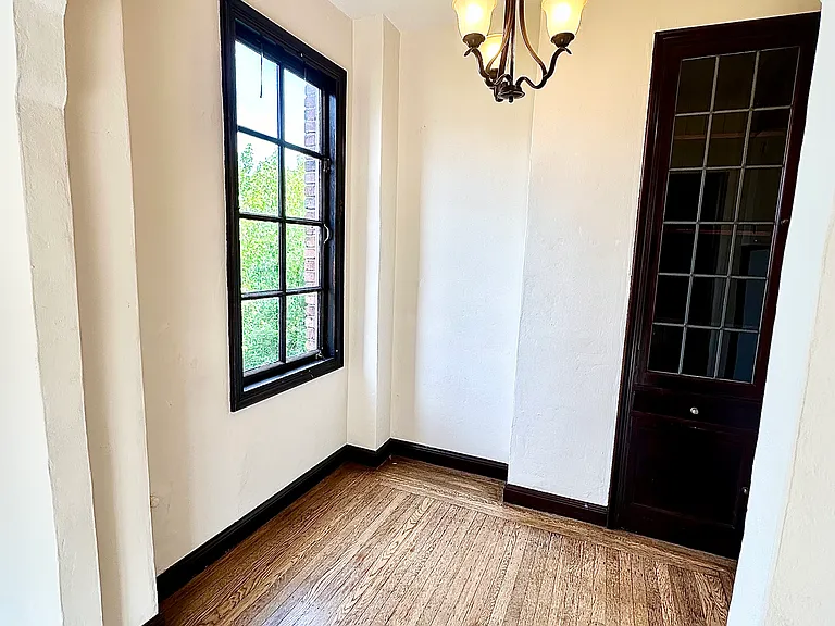 Tudor Hall Apartments — Photo 20