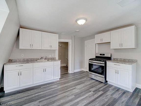 5th image of 25 Chestnut St Floor 3