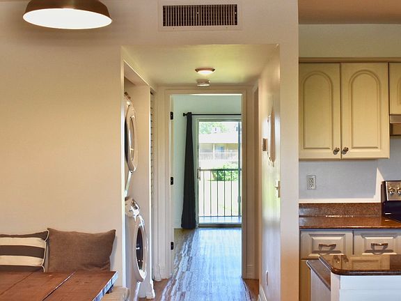 3rd image of 1627 Meadows Cir W