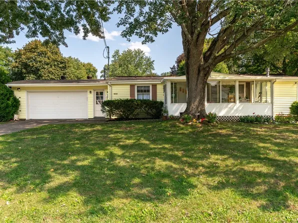 1013 Clearvue Dr, Alden, NY 14004