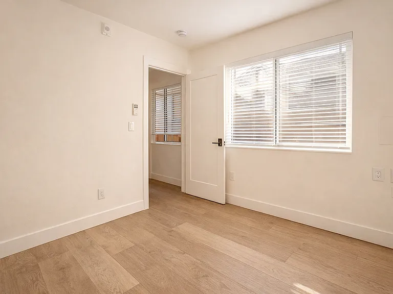 1803 Oxford St — Photo 59