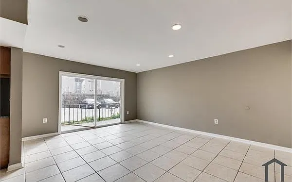 2 bed, 902 sqft, $1,799 — Photo 4