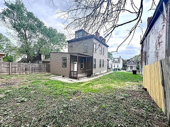 4th image of 1027 Winfield Ave Unit 2