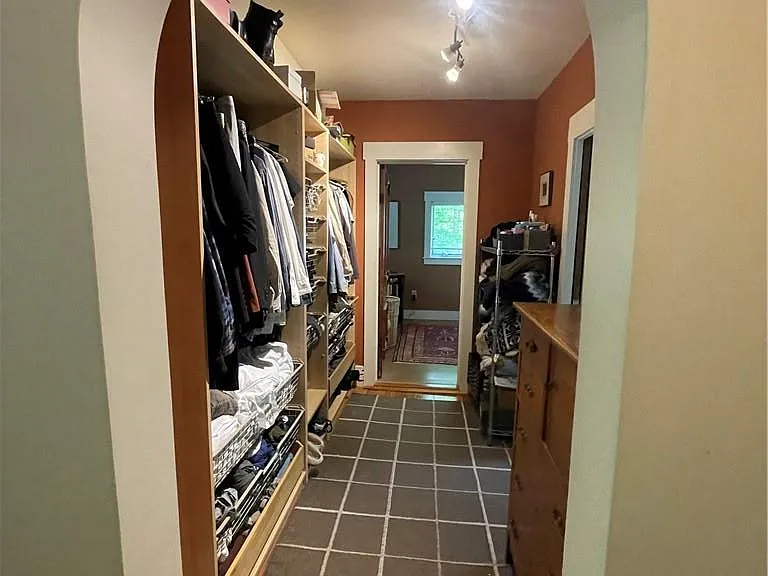 113 Marshall St — Photo 21