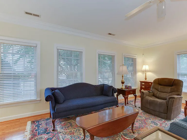 4609 Town Creek Dr — Photo 6