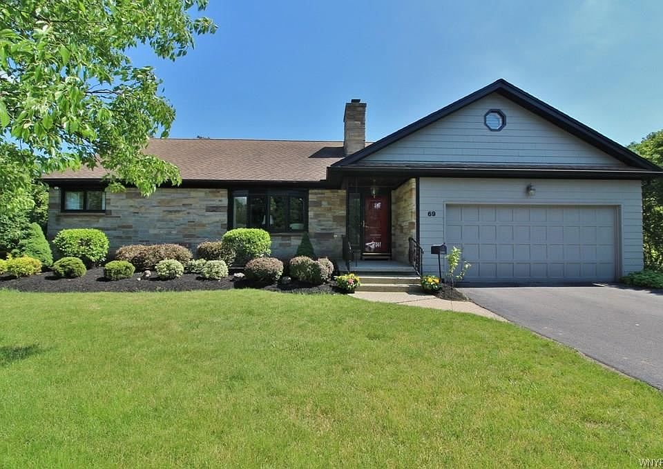 1st image of 69 Lake Ledge Dr