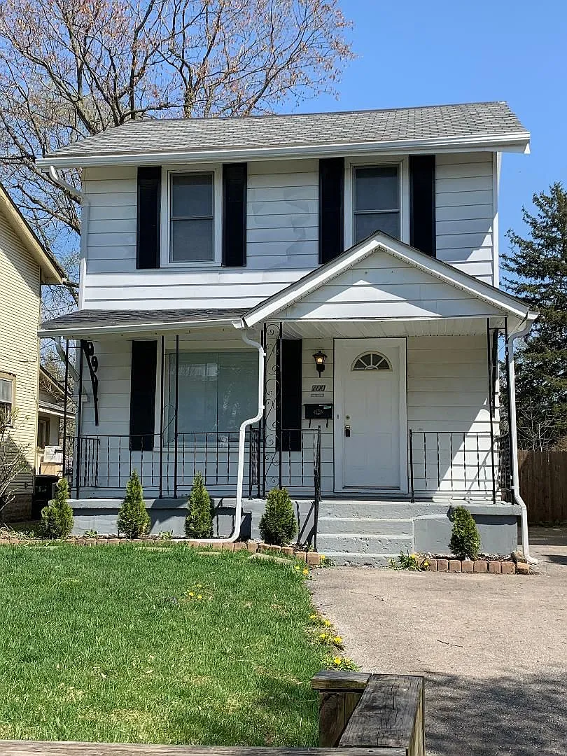 700 S Ogden Ave photo 1