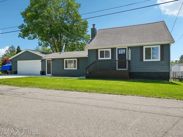 9403 Buckingham St, White Lake, MI 48386