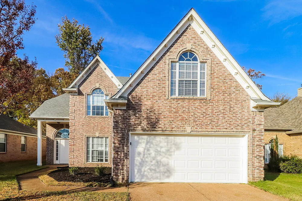 3 bed, 2.5 bath, 2215 sqft, $1,950 — Photo 1