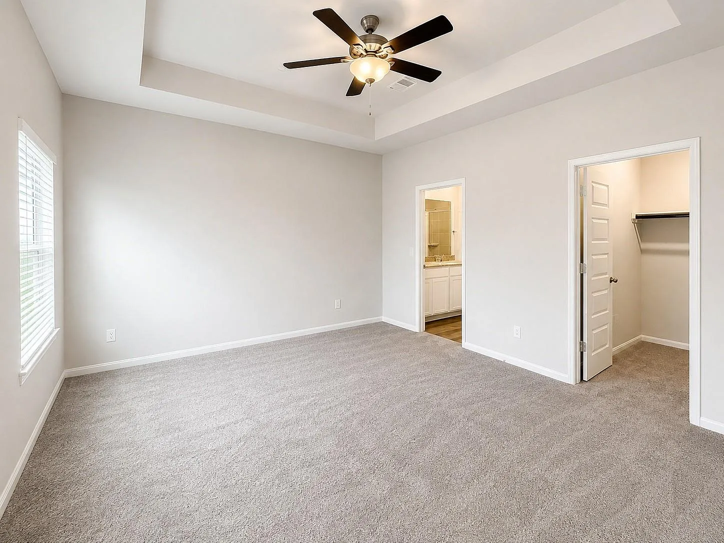 3 bed, 2.0 bath, 1300 sqft, $2,000 — Photo 4