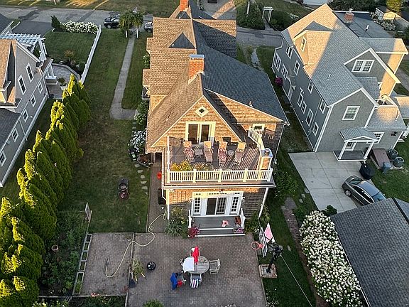 2nd image of 11 Bluff Rd