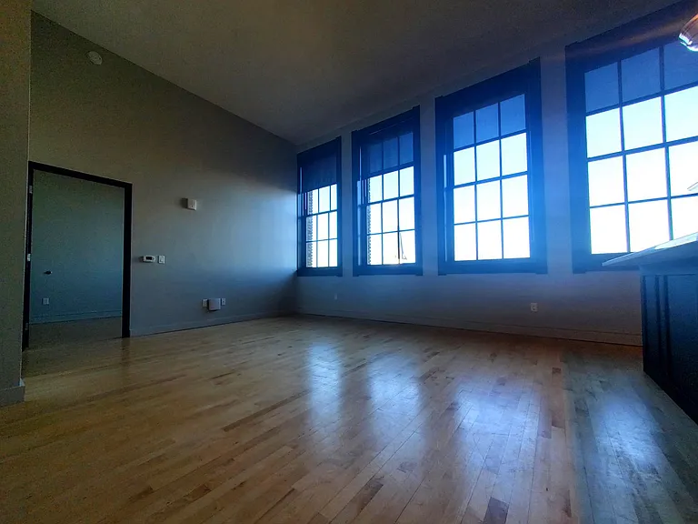 215 N Webster Ave — Photo 26
