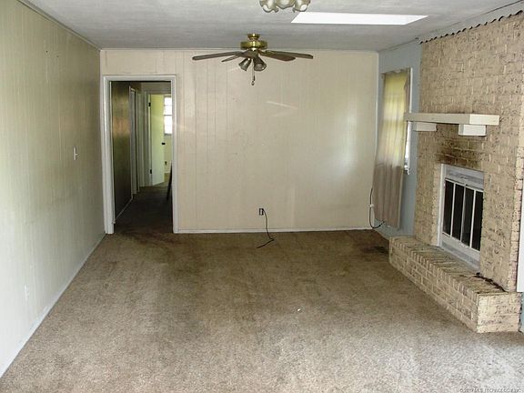 3rd image of 3721 Velma Dr