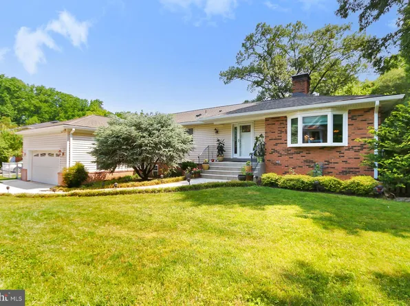 2855 Hideaway Rd, Fairfax, VA 22031
