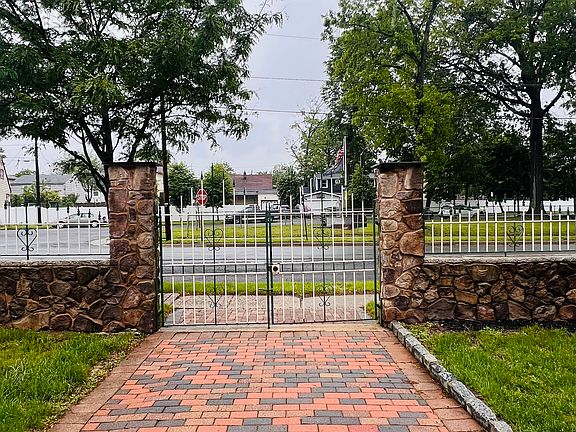 PRIVATE ENTRANCE