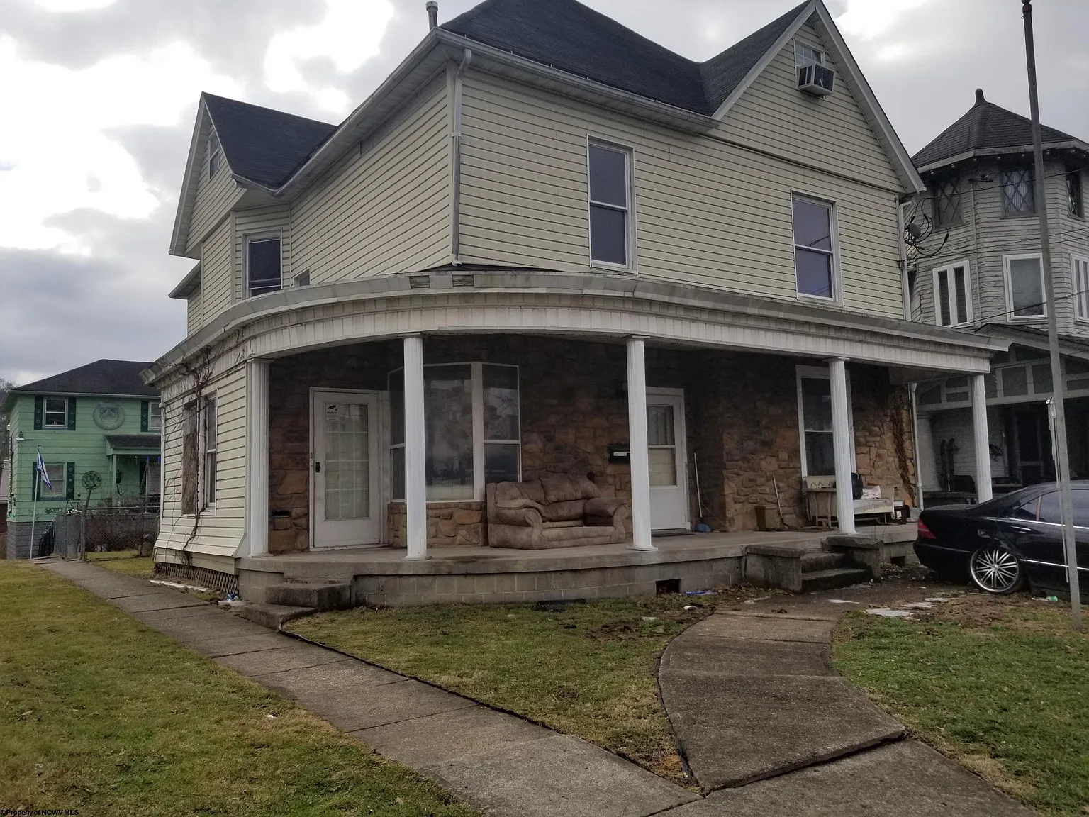 653 Mulberry Ave photo 1