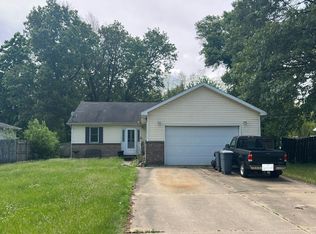 725 E Rose Ln, Godley, IL 60407