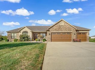 5181 White Oak Dr, Smithton, IL 62285