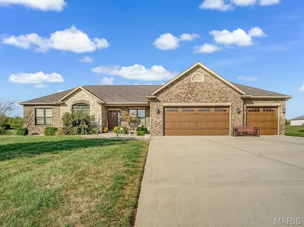 5181 White Oak Dr, Smithton, IL 62285