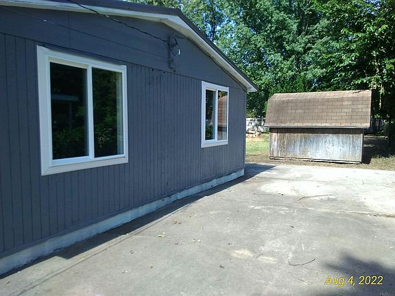 3rd image of 54360 Oakwood St