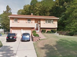 7 Perry Ln, Wyandanch, NY 11798