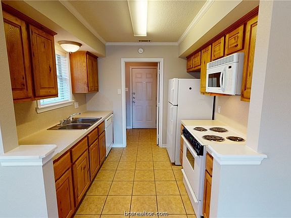 4th image of 2301 Cornell Dr