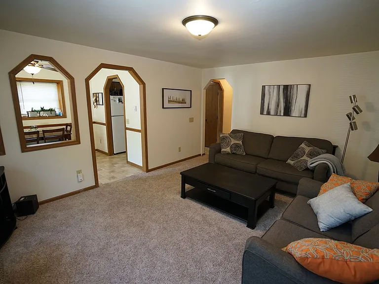 708 Bewick Dr — Photo 3