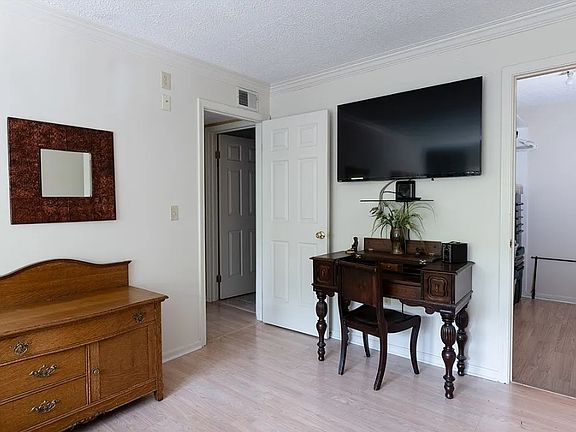 2nd image of 1001 Roundhouse Ct #2B