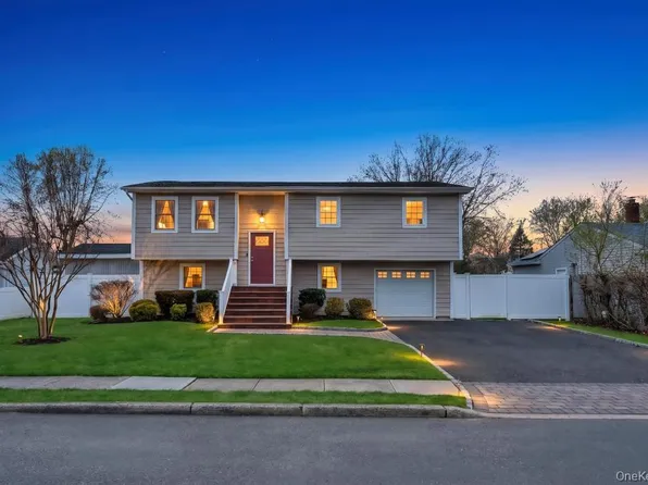 794 Sayville Avenue, Bohemia, NY 11716