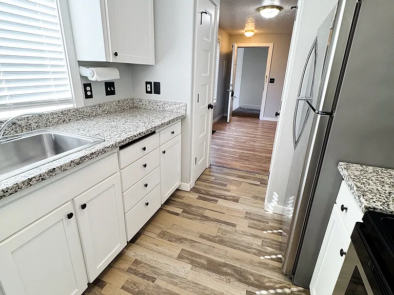 8244 SE Washington St — Photo 22