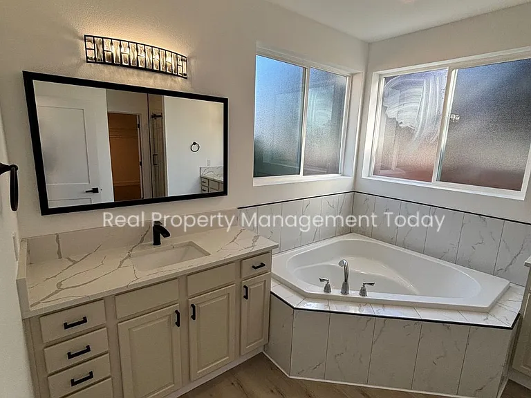 105 Lane Blvd NW — Photo 18