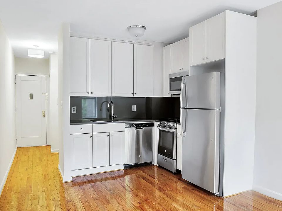 1st image of 426 W 49th St APT 2B